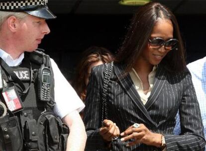 Naomi Campbell, ayer en la comisaría de Heathrow.