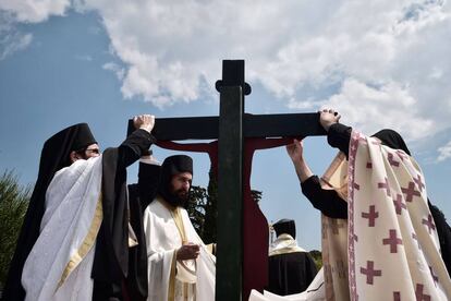 Popes ortodoxos, durante una liturgia en Atenas.