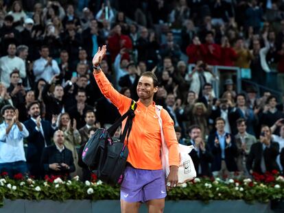 Nadal se despide de la afición del Mutua Madrid Open.