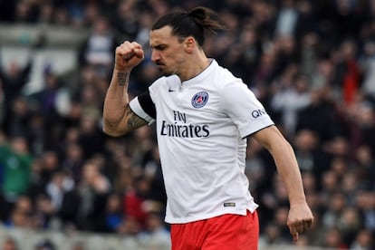 Ibrahimovic celebra un gol contra el Girondins.