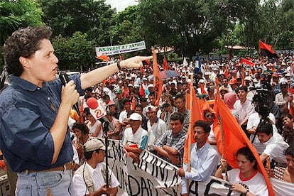 Dora María Téllez, durante un acto político en Managua, en 1999.