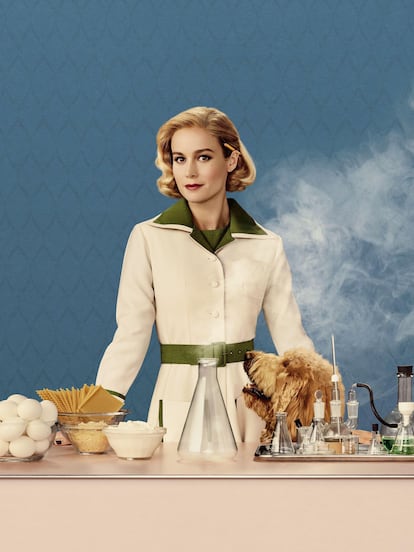 Brie Larson interpreta a Elizabeth Zott, la protagonista de 'Lecciones de química', de Bonnie Garmus