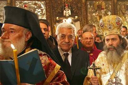 El presidente palestino, Mahmud Abbas, ayer durante la misa ortodoxa en la iglesia de la Natividad de Belén.