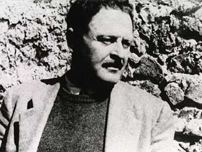 El poeta turco Nâzim Hikmet, en una imagen de 1950, en Estambul.