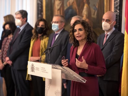 La ministra de Hacienda y Función Pública Maria Jesús Montero recibe al Comite de Personas Expertas para la Reforma del Sistema Tributario, este jueves en Madrid.