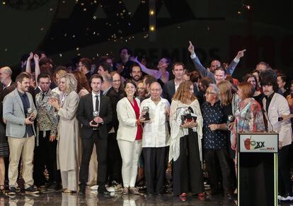 Foto de familia de los premiados en la gala de entrega de la vigésima edición de los Premios Max de las Artes Escénicas celebrada esta noche en el Palau de Les Arts Reina Sofía, en Valencia. En el centro de la imagen el autor, dramaturgo y director teatral Salvador Távora con el Premio Max de Honor.