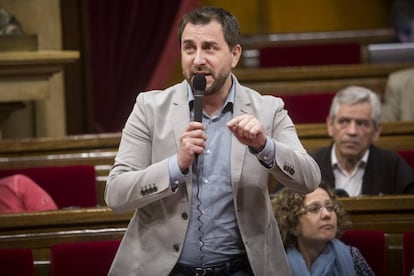 Toni Comín, consejero de Salud, en el Parlament.