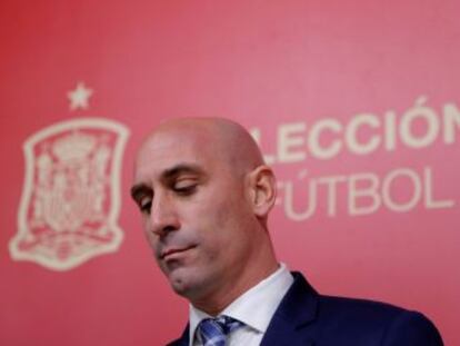 Rubiales anuncia la vuelta de Luis Enrique y sostiene que Robert Moreno le pidió el lunes abandonar el cargo. En la federación alegan  deslealtad  del segundo hacia el que fuera su jefe