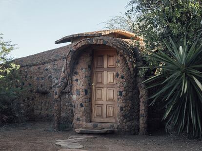 Acceso a una de las cabañas de Lewa House, en Kenia. Imagen proporcionada por el hotel.