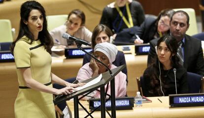 La abogada Amal Clooney ofreciendo un discurso en la ONU, el 9 de marzo de 2017.