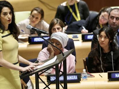 La abogada Amal Clooney ofreciendo un discurso en la ONU, el 9 de marzo de 2017.