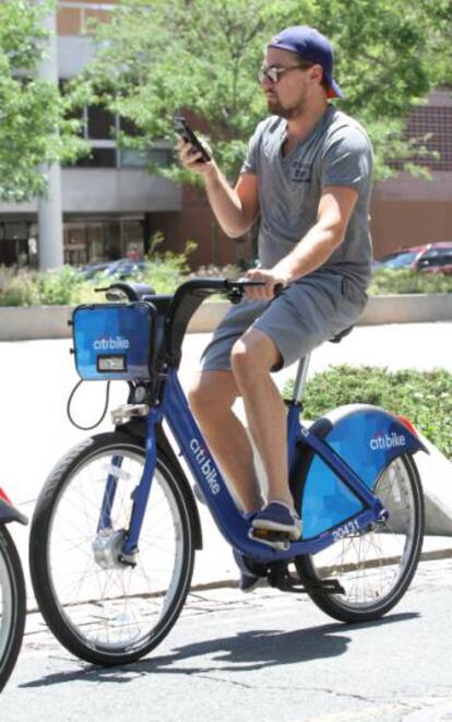 DiCaprio, en bicicleta por las calles de Nueva York.
