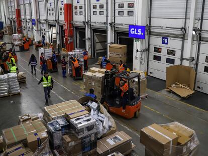 Las instalaciones del centro logístico de GLS en Madrid.