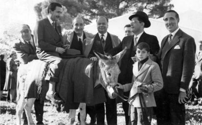 Leopoldo Panero, Eduardo Carranza, Luis Rosales y otros miembros de la expedición, en Colombia.