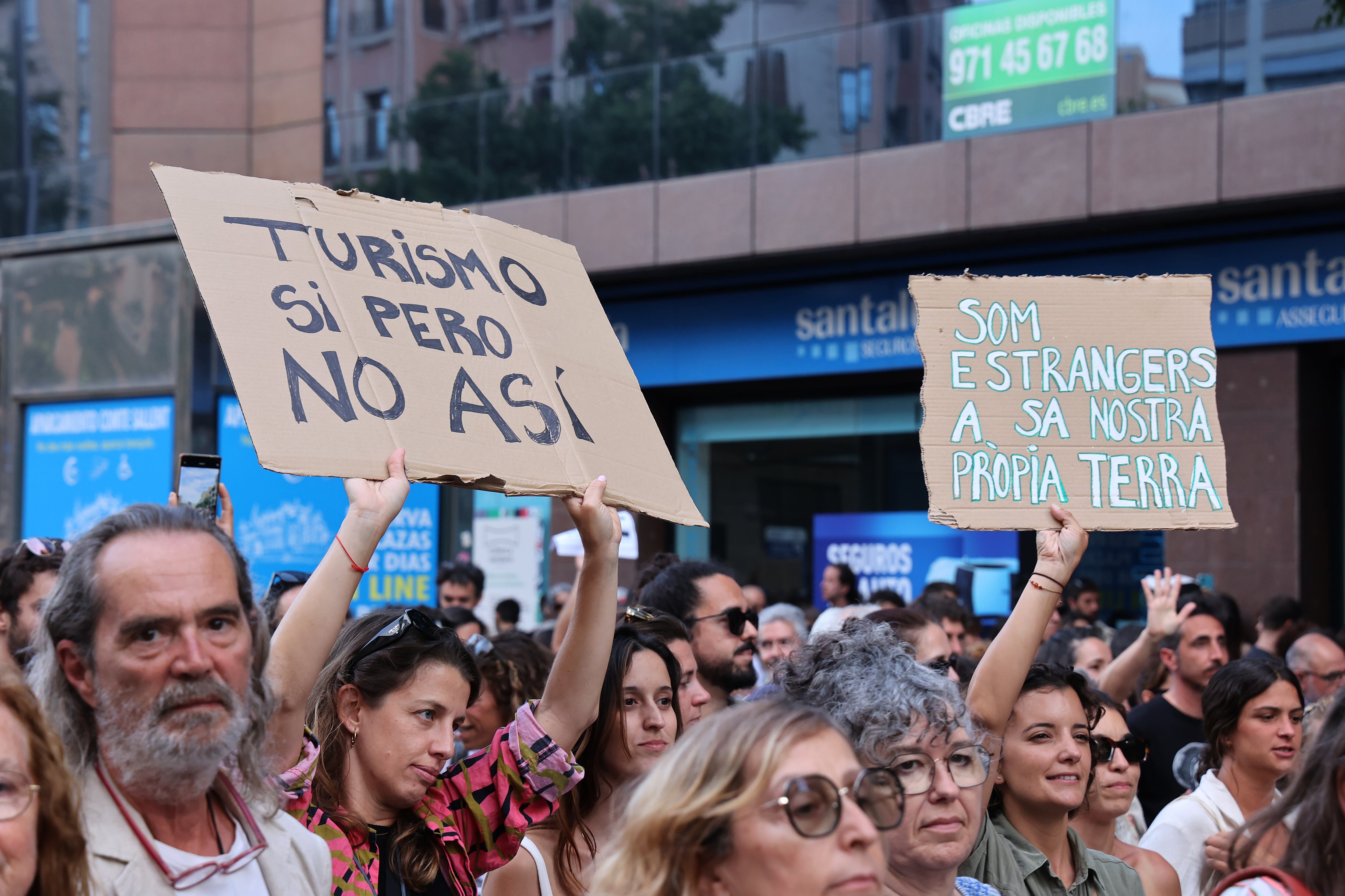 El malestar por la vivienda y el turismo sale a la calle a exigir atención política 