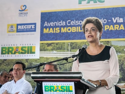 Longe de Davos, Dilma participou de cerim&ocirc;nia de abertura ao tr&aacute;fego no Recife nesta quinta-feira.