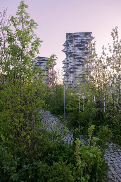 Edificios-cactus, en una zona verde de Copenhague.