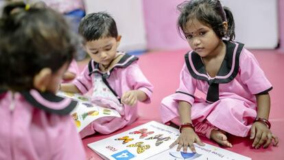 Algunos de los niños que están en los centros de Sonrisas de Bombay, en una imagen cedida por la organización.