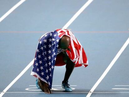 LaShawn Merritt celebra la victoria en la final de 400m.