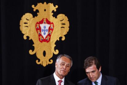El presidente portugués, Cavaco Silva (izquierda), con Pedro Passos Coelho, ayer en Lisboa.