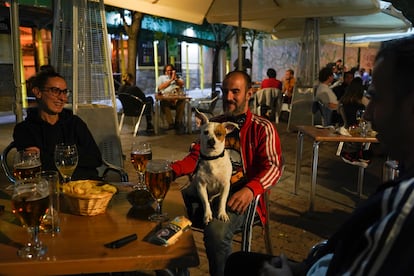 Terraza del restaurante Conache, en la plaza de San Ildefonso de Malasaña, el pasado 8 de .