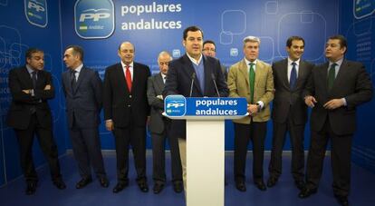 Juan Manuel Moreno Bonilla presenta sus avales para presidir el PP con los ocho presidentes provinciales.