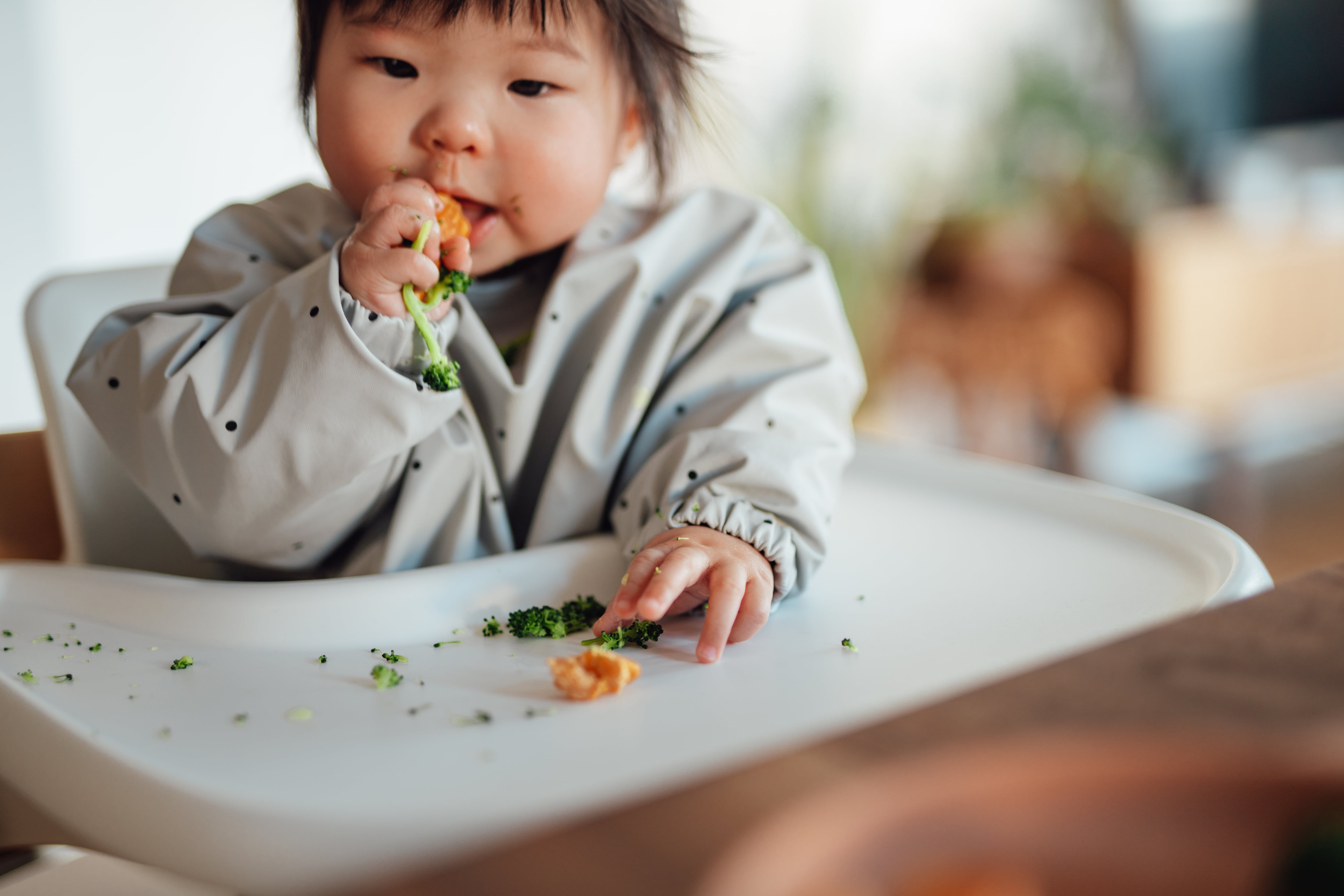 El fenómeno del ‘baby-led weaning’: las incógnitas científicas sobre la alimentación dirigida por el bebé