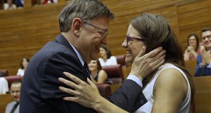 Ximo Puig y M&oacute;nica Oltra en lel acto de constituci&oacute;n de las Cortes Valencianas. 