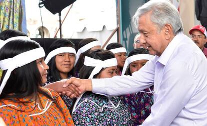 López Obrador, durante una gira por Chihuahua, donde puso en marcha un programa de créditos.