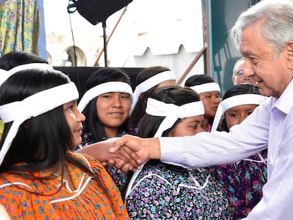 López Obrador, durante una gira por Chihuahua, donde puso en marcha un programa de créditos.