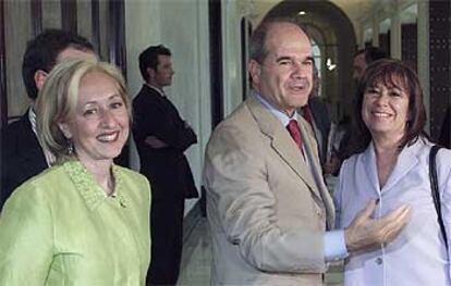 Fuensanta Coves, Manuel Chaves y Cristina Narbona, ayer, en  San Telmo.