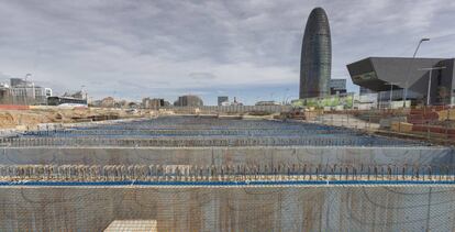 Unas obras en la plaza de Glories en Barcelona