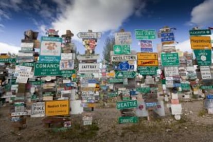 El pintoresco bosque de señales de Watson Lake, en el territorio Yukon (Canadá).