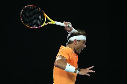 Rafael Nadal, durante el partido frente a Mackenzie McDonald, en el Open de Australia 2023. 