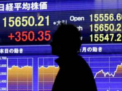 El Nikkei cae 125,09 puntos, un 0,81 por ciento, hasta los 15.389,97 puntos. EFE/Archivo