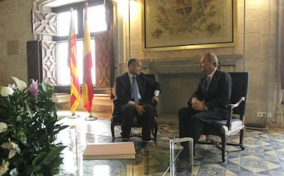 Alberto Fabra con su antecesor, Francisco Camps, quien negó la información sobre Gürtel.