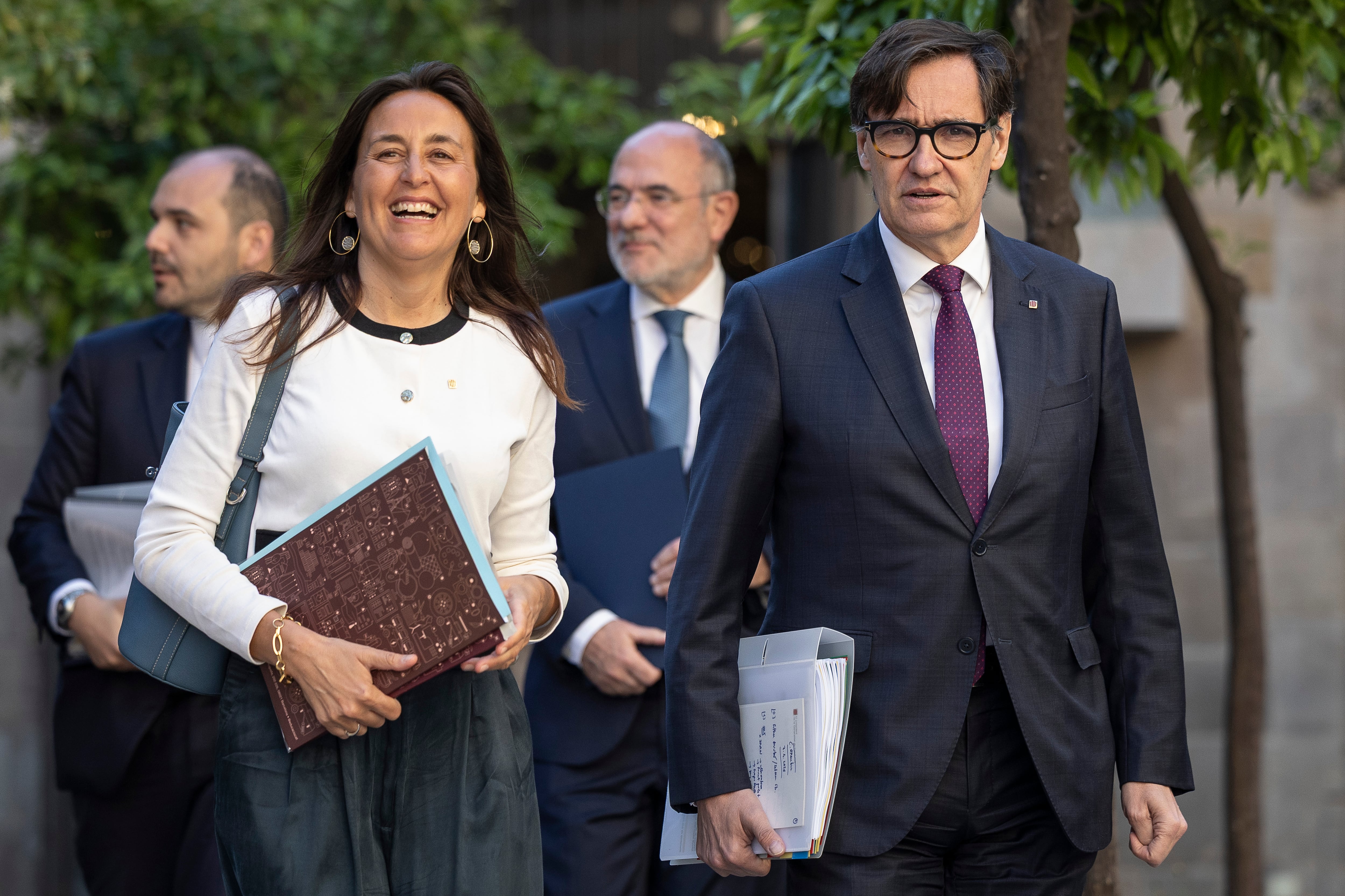 La consejera de Educación, Esther Niubó, junto a presidente Salvador Illa, antes de la reunión del Consell Executiu, el martes. 