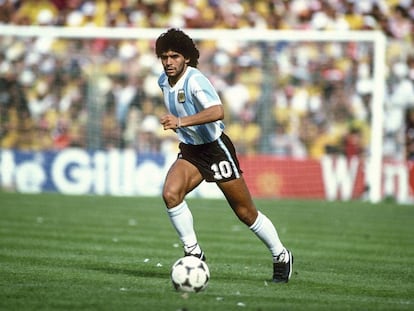 Diego Armando Maradona, con la majestuosa estampa de sus años de juventud, durante el Mundial de 1982.