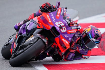 El piloto español Jorge Martín, del equipo Prima Pramac Racing, durante los entrenamientos libres para el GP de Barcelona Solidaridad en Montmeló este viernes.