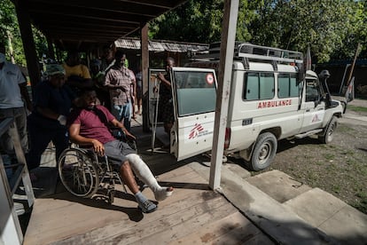 Un hombre herido en el área de urgencias de la clínica Cite Soleil, en Puerto Príncipe, Haití, el 8 de mayo de 2024.