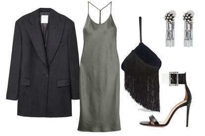 Con el revival de los años 90, el slip dress se convierte, de nuevo, en imprescindible. En la imagen, vestido de T by Alexander Wang en Net-a-porter (238 €) con blazer de Sandro (325 €), bolso de Hillier Bartley (625 €), sandalias Casablanca de Aquazurra (795 €) y pendientes de Bimba y Lola (68 €).