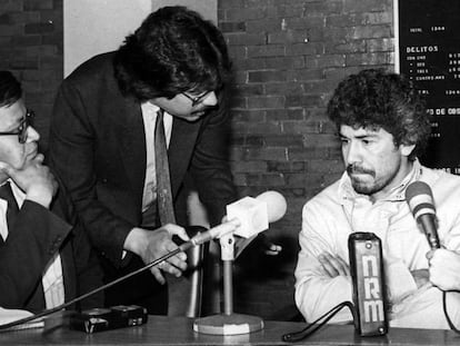 Rafael Caro durante una entrevista con periodistas mexicanos estando en prisión en los años 80.