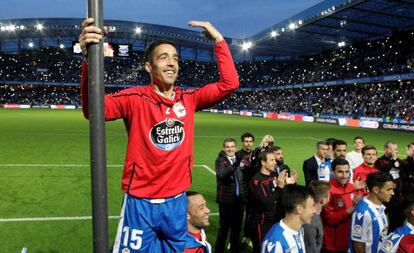 El delantero del Deportivo, Pedro Sánchez, celebra el pase al play-off de su equipo.