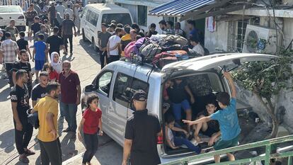 Gazatíes huyen del norte de la franja de Gaza el 13 de octubre, tras el ultimátum lanzado por Israel. 