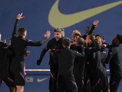 Los jugadores del Barcelona hicieron juegos en el entrenamiento previo al duelo del Benfica.