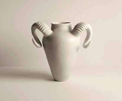 Fotografía de Chema Madoz de una escultura inspirada en la obra de Picasso.