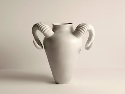 Fotografía de Chema Madoz de una escultura inspirada en la obra de Picasso.