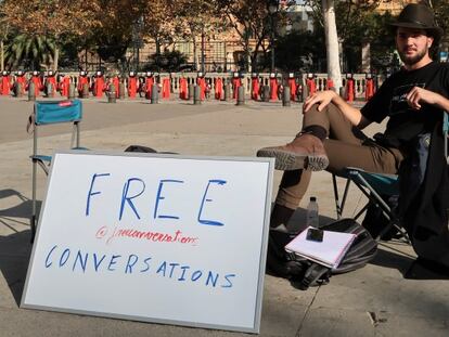 Adrià Ballester offers free conversations in downtown Barcelona.