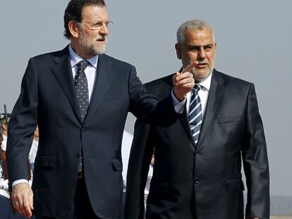 El presidente del Gobierno, Mariano Rajoy, es recibido por su homólogo marroquí, Abdelilah Benkirán, en Rabat.