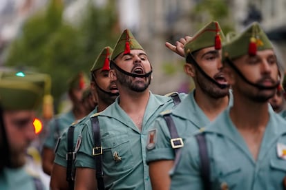 Integrantes de la Legión, durante los últimos preparativos antes de la parada militar en el centro de la capital.